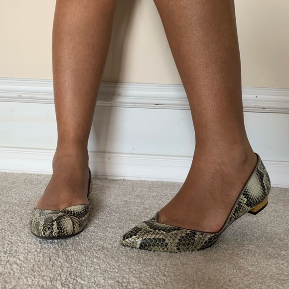 Tory Burch SnakeSkin pointed Toe Flats Size 5.5 - Picture 3 of 15